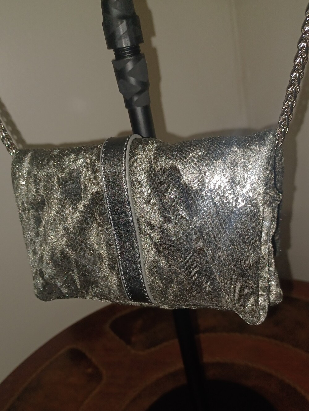Metallic Silver Crossbody Clutch with Chain Strap - Picture 4 of 8